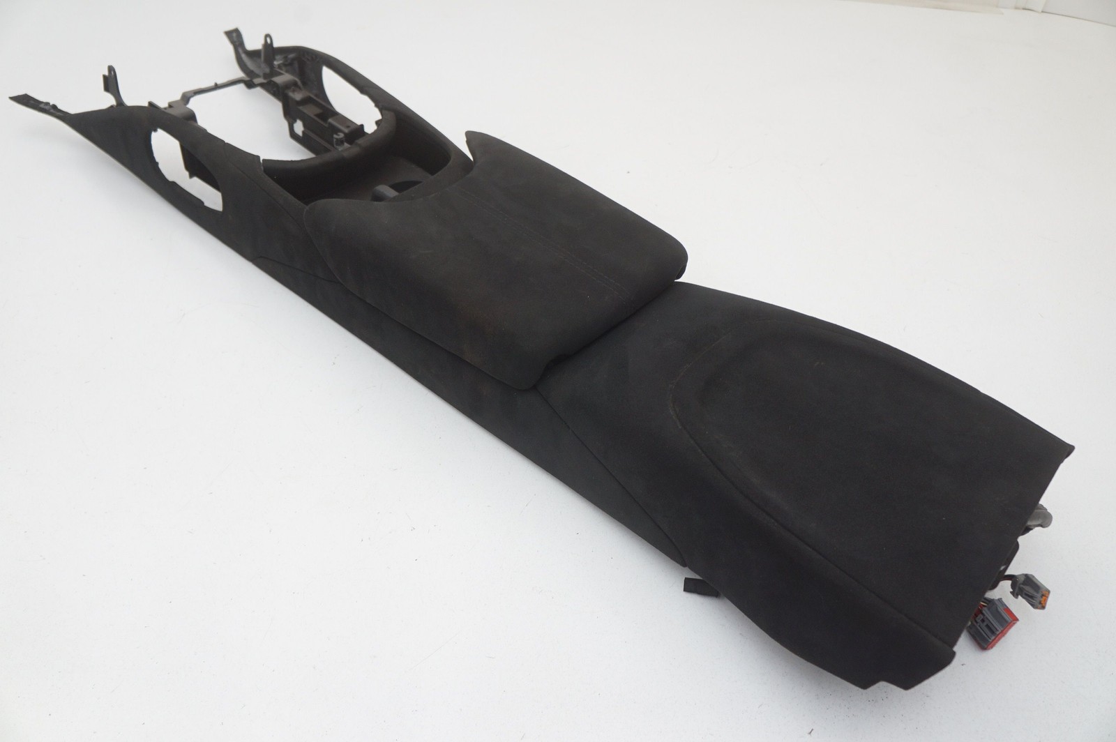 Aston Martin Vantage 2020 Center console Black P/N KY63045E00AAW