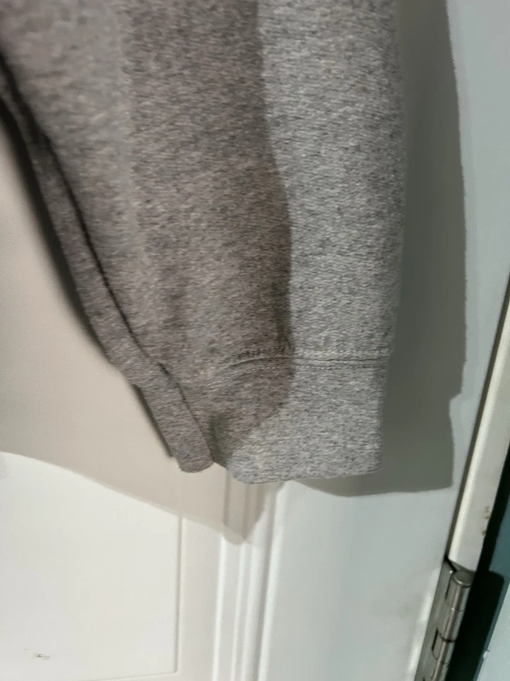 Sudadera polar Budweiser gris gráfica usada en excelente estado, talla M camisetas de comida chatarra Foto 2 de 4