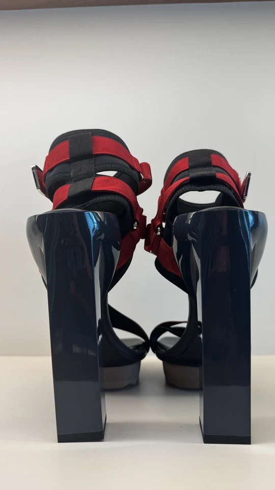 范思哲氯丁橡胶厚底凉鞋意大利 40 码黑色/红色/海军蓝/薄色全新无标签 1225 美元 — 第 4/4 张图片