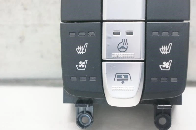 Interruptor de control de clima asientos consola central delantera Genesis G90 17-19 93310-D2100 Foto 2 de 4