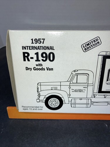 Camión First Gear/Eastwood 1957 R-190 International Erector Set Nos 19-0111 - Imagen 2 de 10