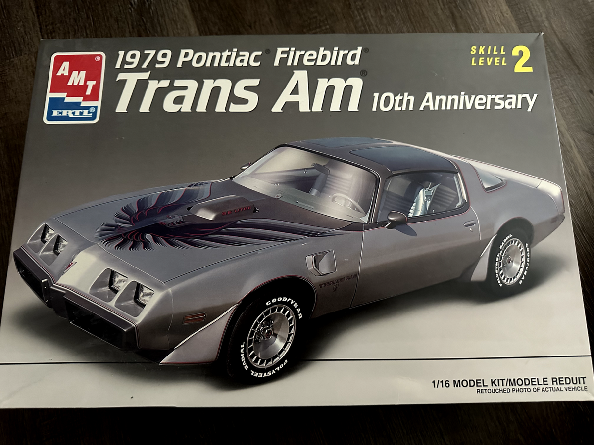 AMT 1979 Pontiac Firebird Trans Am 10th Anniversary 1/16 Mode Car