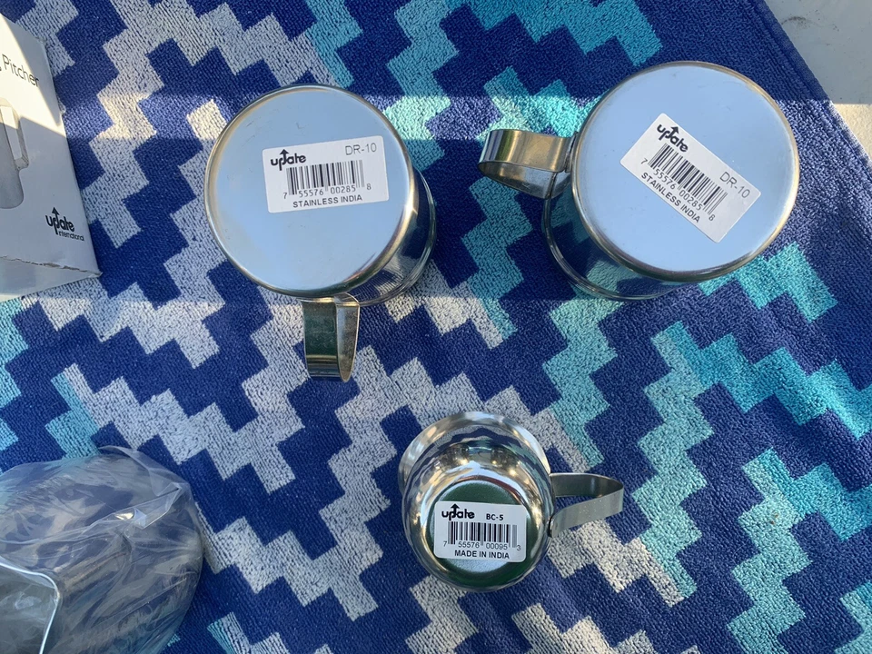 Jarra y agitadores de espuma de acero inoxidable Update International (juego de 6 piezas) Foto 4 de 4