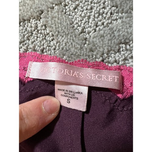 Vestido sin Mangas Victoria's Secret Pequeño Satén Encaje Púrpura Vino Sabrina Carpintero - Imagen 6 de 6