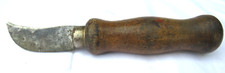 Coltello da falegname contadino vintage lama curva manico legno tappeto linoleum tetto