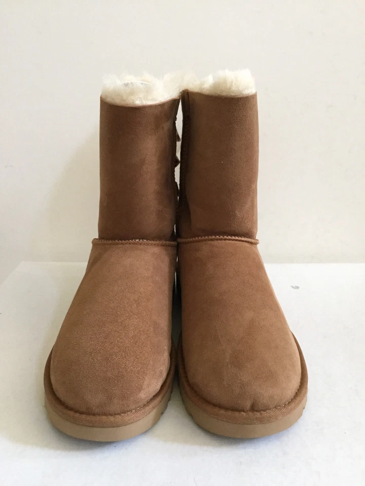BOTA UGG CLÁSICA CORTA BAILEY BOW RAYAS CASTAÑO MUJER US 7 / EU 38 / UK 5.5 Foto 4 de 4