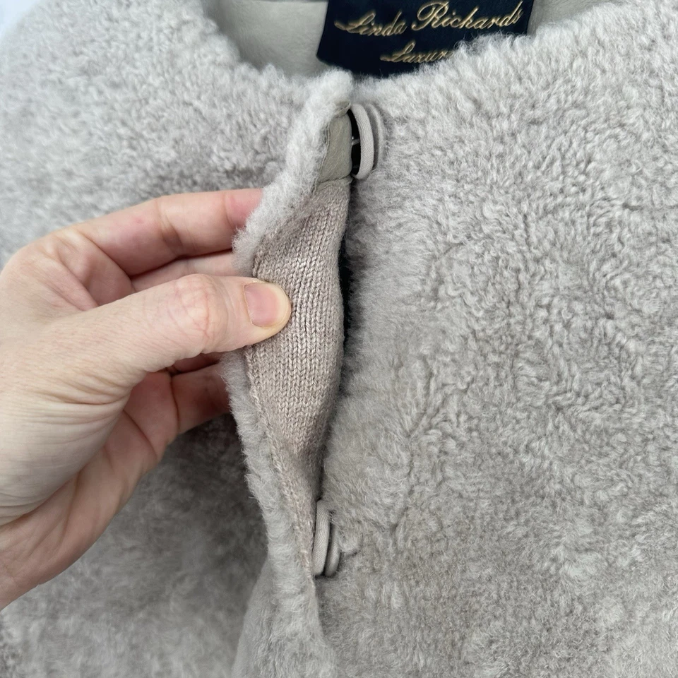 Linda Richards Top de Lujo Talla M Gris Tejido Chaleco a Presión Manga Gorra Forrado de Cuero Foto 4 de 4