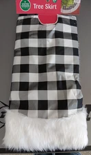 48" Buffalo Plaid Check Christmas Tree Skirt, Black/White Lined Faux Fur accent