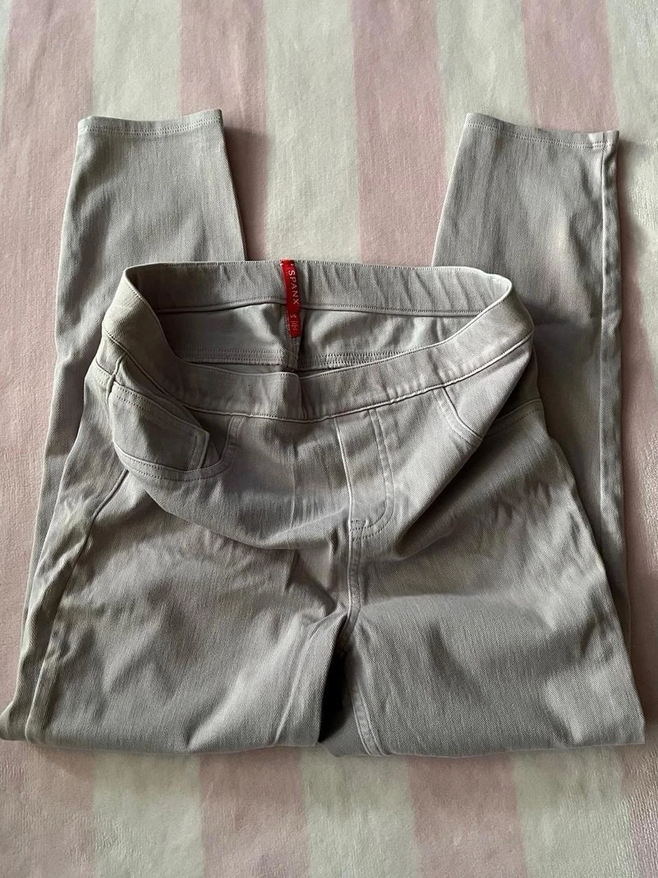 Spanx Jean-ish Pants Capri Crop Jeggings Leggings.