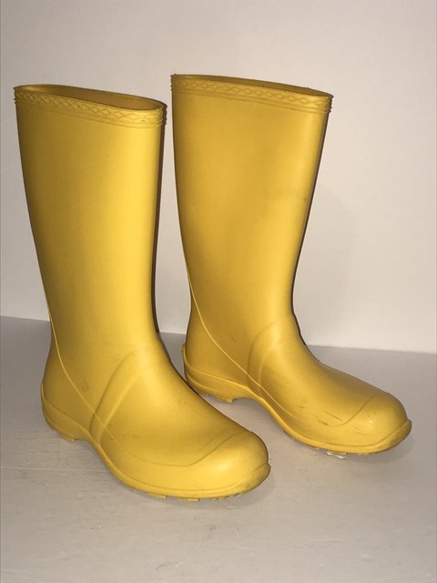 yellow rain boots canada