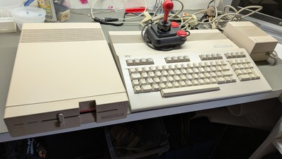 Commodore C128 + 1571 +Disketten +Joystick