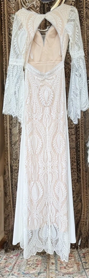 Vestido de novia boho de encaje Ayervici sin espalda cuello en V línea A abertura manga larga Foto 2 de 4
