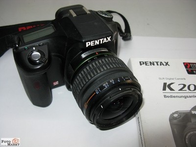 Pentax K200D Digitalkamera Spiegelreflex + Zoom-Objektiv SMC-DA 18-55/3,5-5,6 AL
