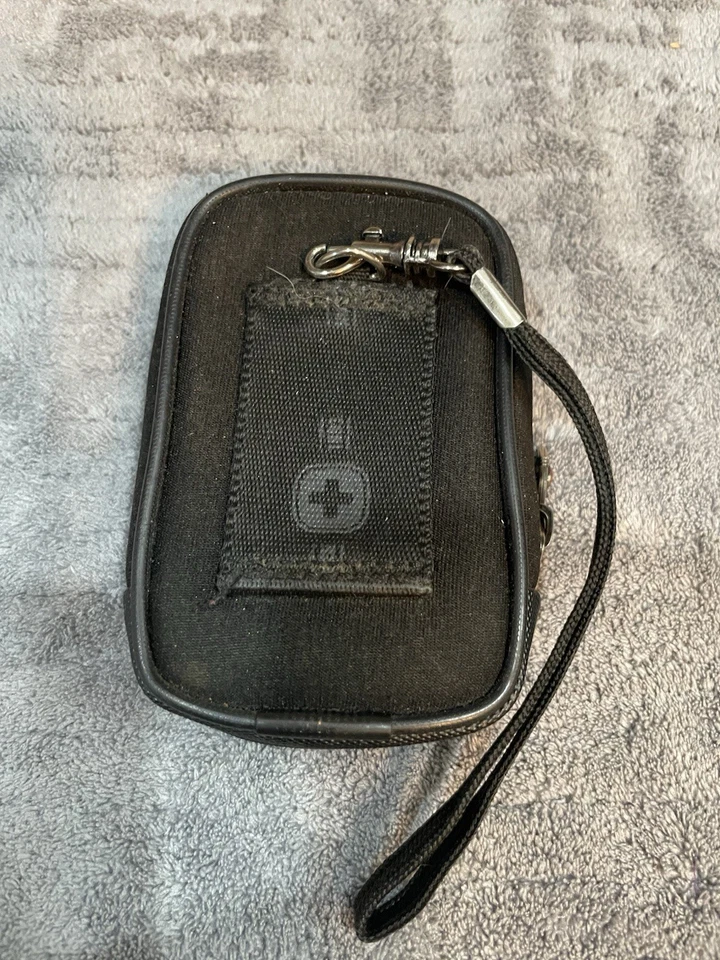 Wenger SwissGear Sherpa Small Camera Case with Belt Loop -Burgandy - Image 2 of 4