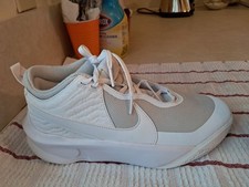 Nike Team Hustle D 10 Boys cw6735-101 White Y7