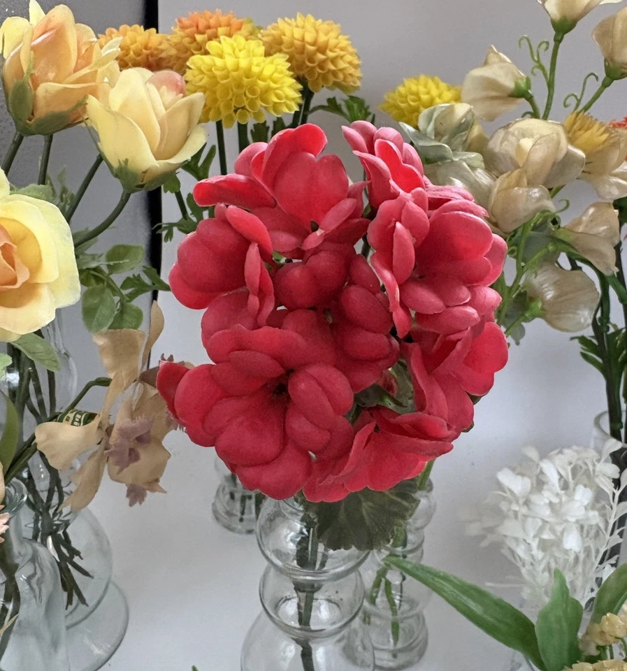 Flores de imitación de plástico vintage dalias orquídea rosa geranio lirio valle Hong Kong Foto 4 de 4