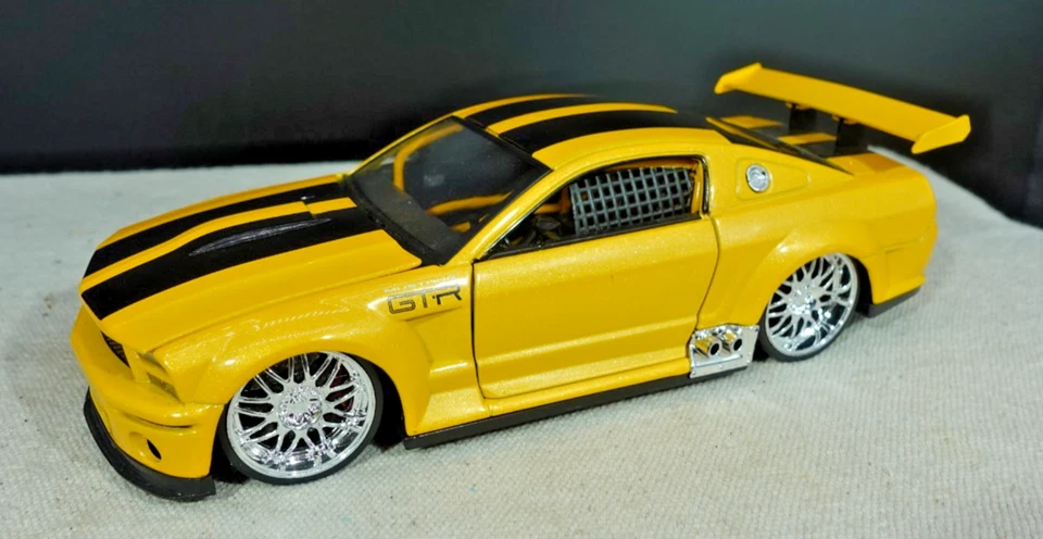 Jada Toys Dub City Ford Mustang GT-R Concept 1/24 - Imagem 3 de 4