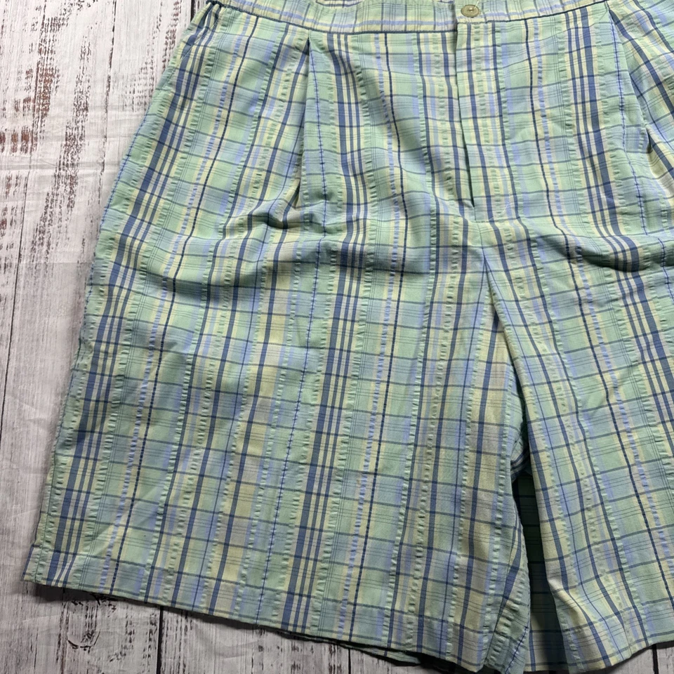 Alfred Dunner Women's Shorts Seersucker SIZE 16 ELASTIC SIDES  BERMUDA - Image 2 of 4