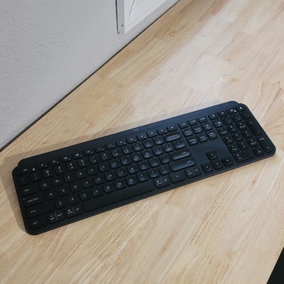 Logitech MX KEYS YR0073 Black Wireless Bluetooth Keyboard FOR PARTS *SEE NOTES