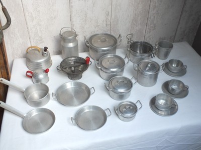 Dinette En Fer Blanc À VENDRE! - FR
