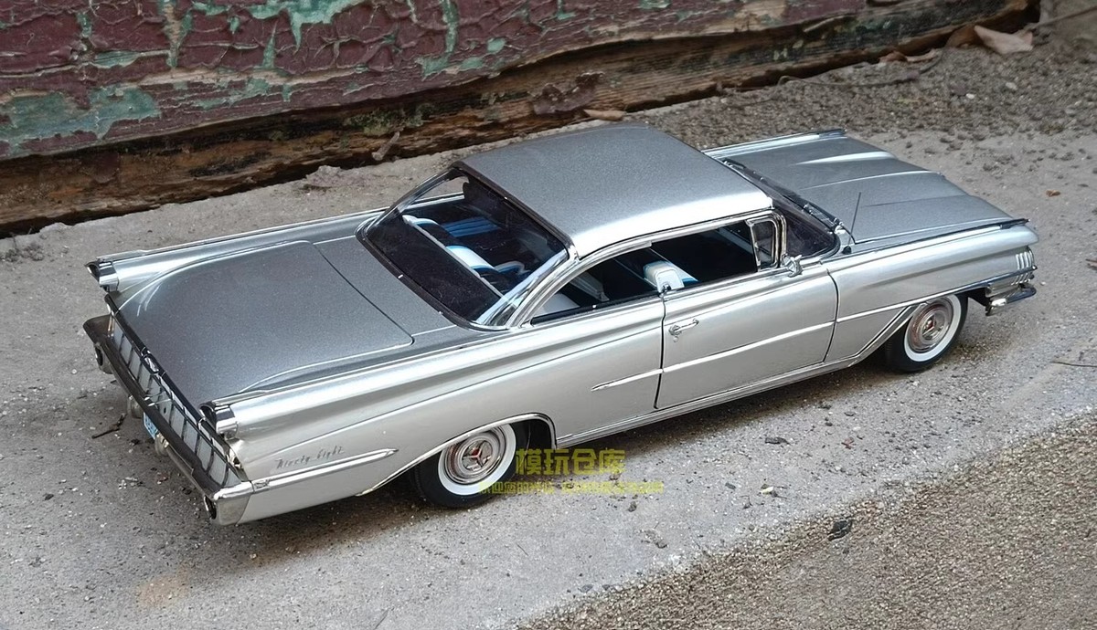 Sunstar 1/18 Oldsmobile 98 Diecast Model Car Platinum Sunstar 1/18 Oldsmobile 98 Diecast Model Car Platinum