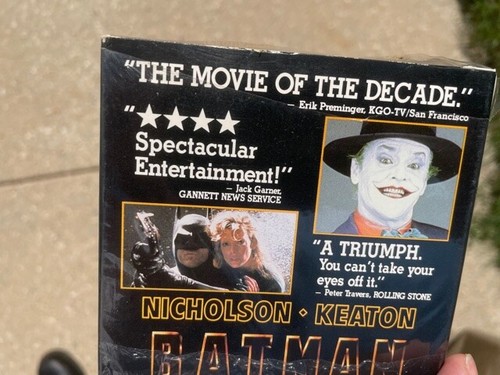 BATMAN VHS 1989 SEALED LIKE NEW / SHRINK WRAP TORN OFF IN UPPER BACK CORNER - Picture 5 of 5