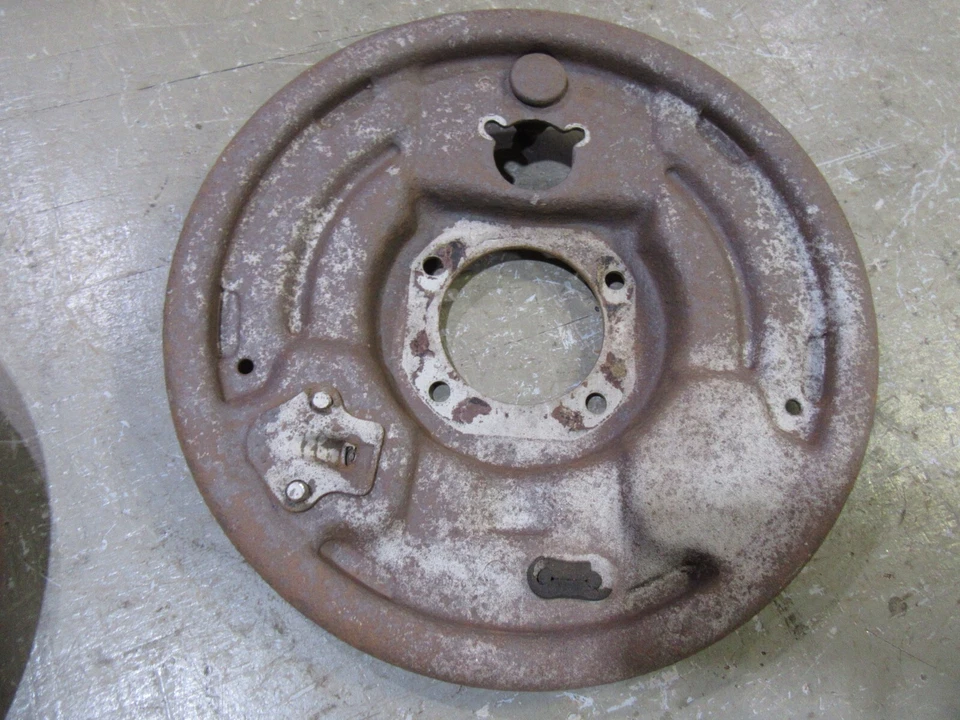 Pontiac Catalina 1966 zapata de freno trasera par de placas de montaje de respaldo Foto 4 de 4