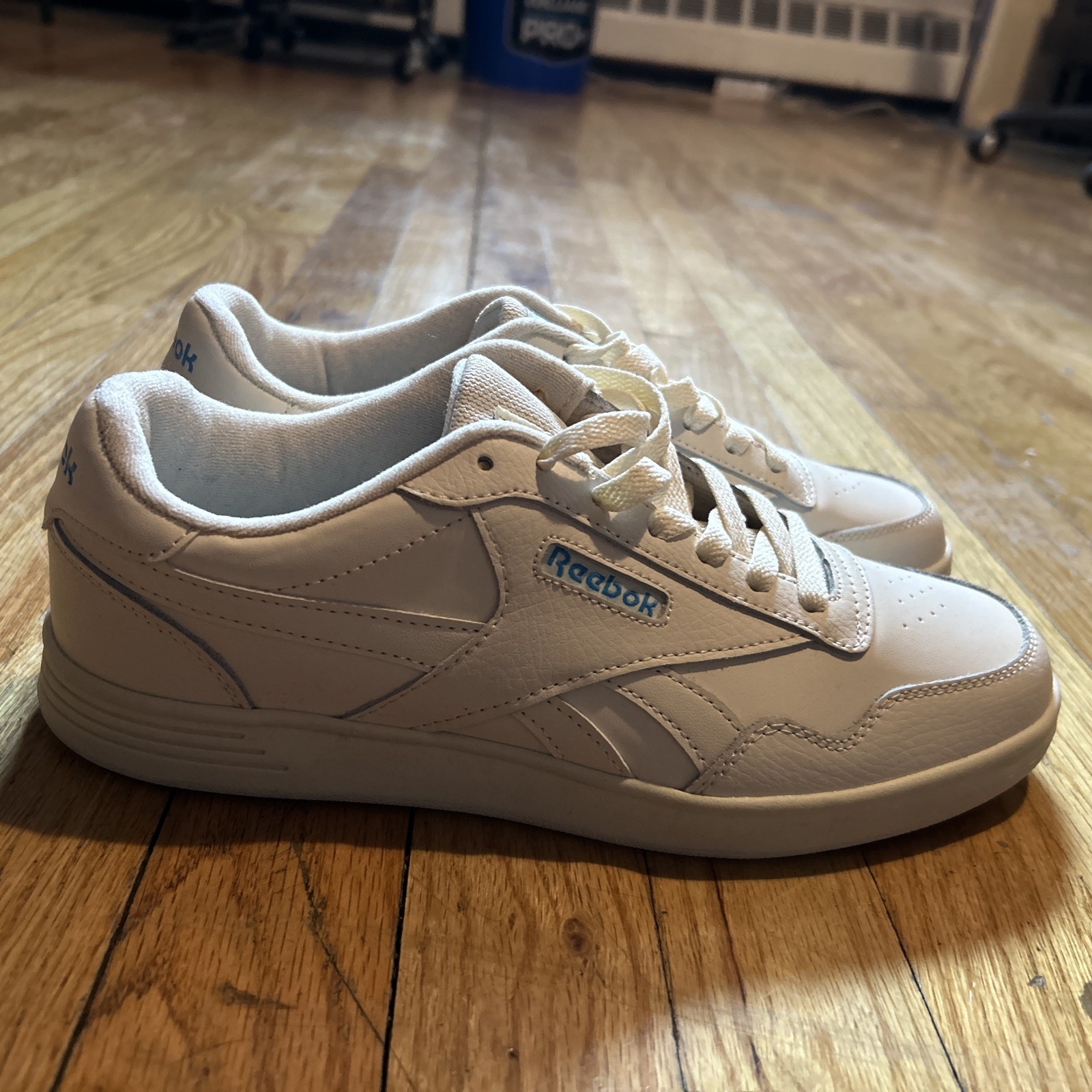 Reebok Women’s Size 9.0 Court Advantage White Low Top Tennis Shoes thumbnail 6