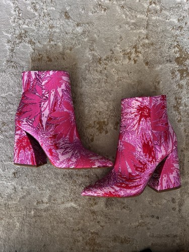 GB Gianni Bini Brocade Block Heel Boots Booties 5.5 Pink Floral Ankle Pointy Toe - Picture 2 of 9