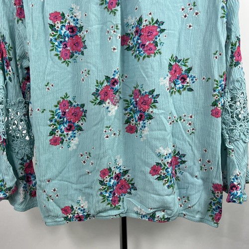 No Boundaries Blouse Youth XXL (19) Blue Floral Crop 3/4 Sleeve V Neck Stretch - Picture 9 of 12