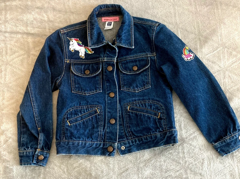 Jaqueta jeans arco-íris unicórnio pintada à mão tamanho feminino arte única média - Imagem 3 de 4