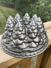 Nordic Ware Holiday Tree Bundt Cake Pan Cast Aluminum Made in USA 10 Cup