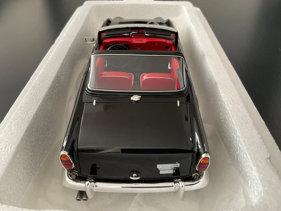 Triumph TR5 Spider Open 1968 1/18 Schuco - Immagine 2 di 4