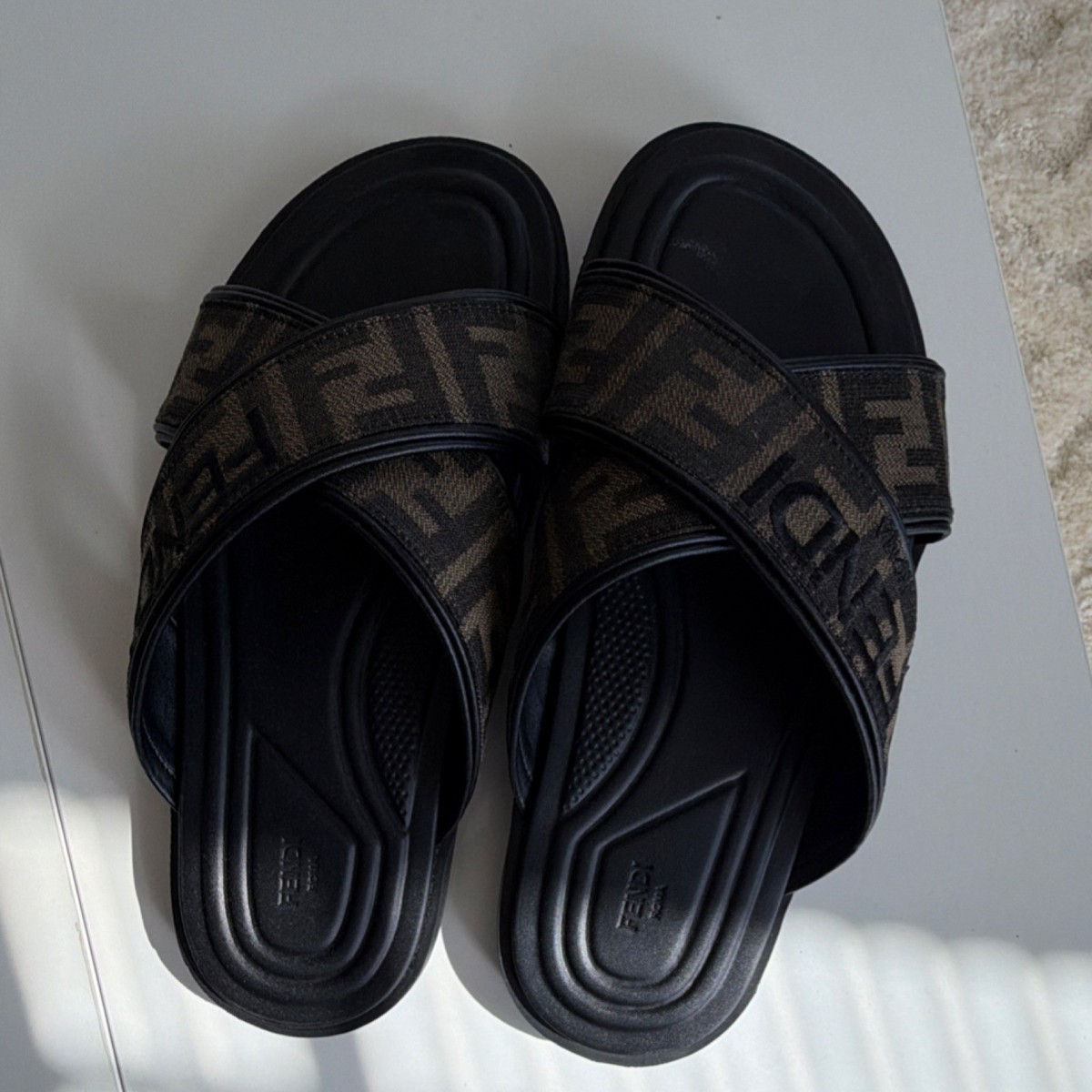 Fendi Men’s Navy and Black Rubber Slide Sandals Slides - Black | FENDI US main image 3