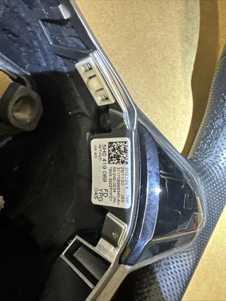 Original VW Tiguan AX1 Multifunktionslenkrad Beheizbar Rot Nähten 5H0419089F - Bild 3 von 3