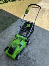 GreenWorks 25322 40V 16" Cordless Lawn Mower with 4.0 Ah Battery MINT