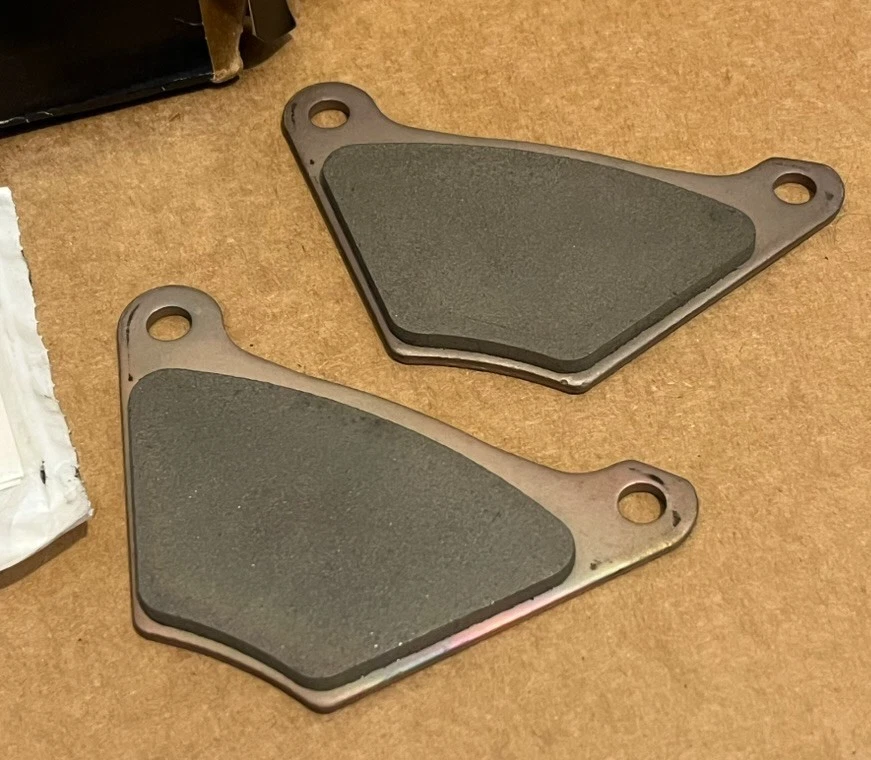 NOS 原装 Harley Davidson 铲头制动垫套装 1972 - 79 44135-74A (U688) — 第 2/4 张图片