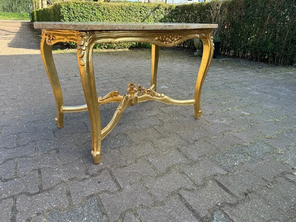 Mesa de centro francesa estilo Luis XVI años 40 madera de haya tapa de mármol dorado Foto 3 de 4
