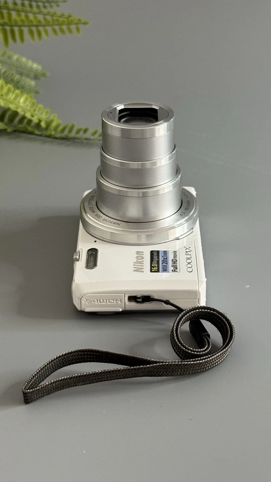 Nikon COOLPIX S7000. In Weiß. Incl Zubehörpaket Und 8GB-Karte. ✅ - Bild 4 von 4