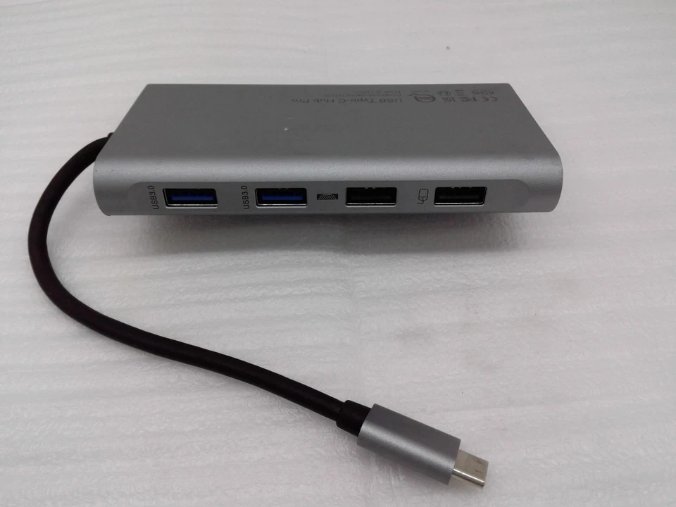 UtechSmart Quadruple Display USB-C Hub Pro Docking Station UCN3270 Dark Gray - Image 4 of 4