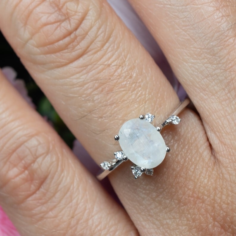 Vintage 925 Sterling Silver Oval Cut Moonstone Engagement Dainty Ring For  Her