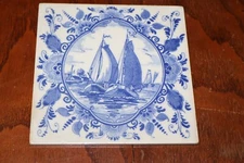 VINTAGE DELFT BLAUW HAND PAINTED WHITE & BLUE TILE  SAILBOATS & FLOWERS