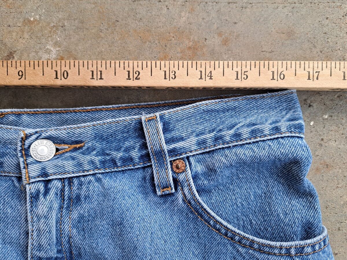 VTG 90s Levi's LL-609 Women's Denim Jean Shorts 33 VTG 90s Levi's LL-609 Women's Denim Jean Shorts 33