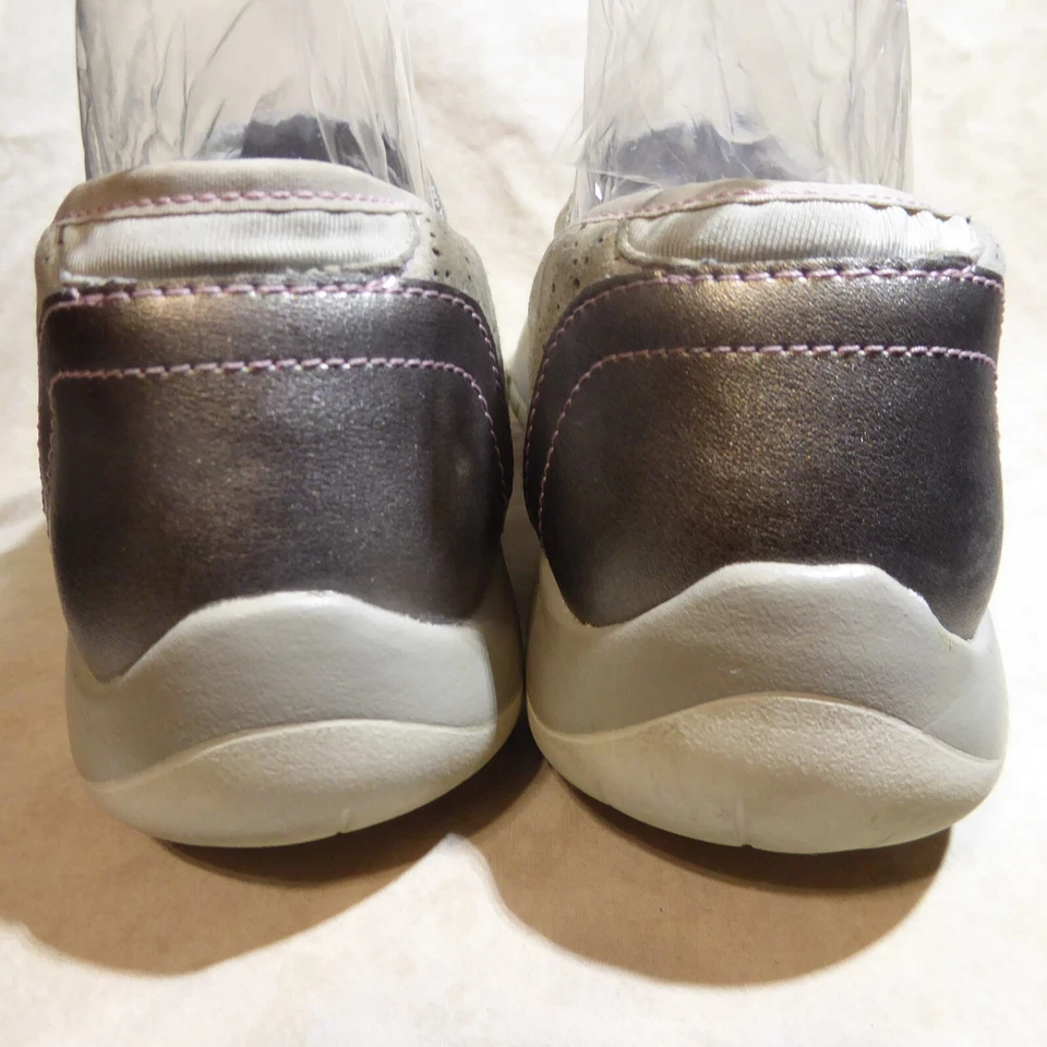 🩰 ARAVON Comfort Mary Janes 9 M Steel Gray Fabric & Suede; Adjustable V Straps - Image 3 of 4