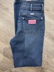 Wrangler x Barbie Women’s High Rise Jeans 29x34 Pink Patch Medium Wash Pre-Loved — photo 3