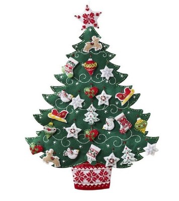 Advent Calendar 86584 Bucilla Felt Wall Hanging Kit 17''x 24'' Green Nordic Tree