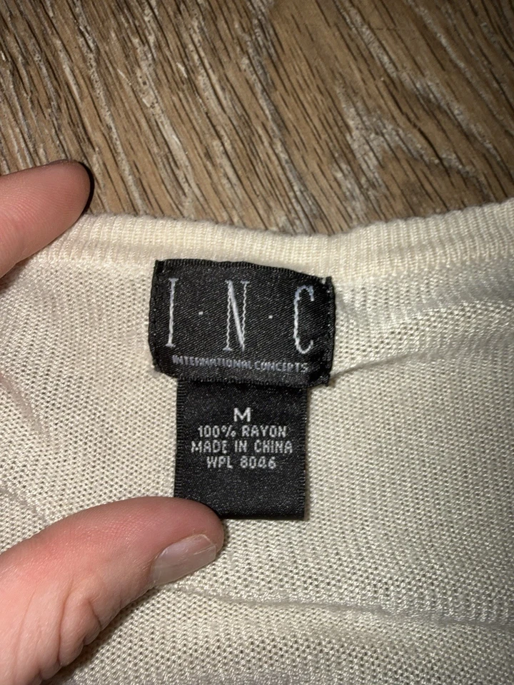 Este es un I.N.C. de tamaño mediano Ropa hecha International Concepts Foto 2 de 3