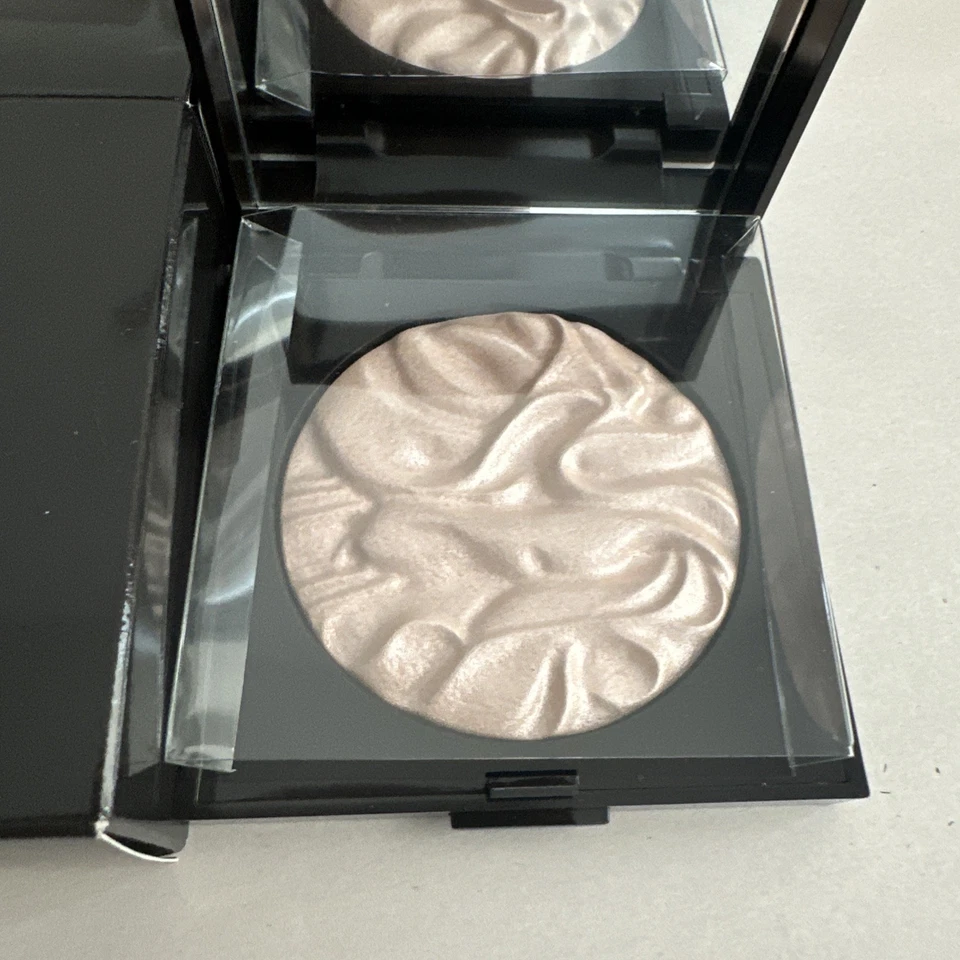 Iluminador facial iluminador Laura Mercier en polvo devoción tamaño completo 9 g Foto 2 de 2