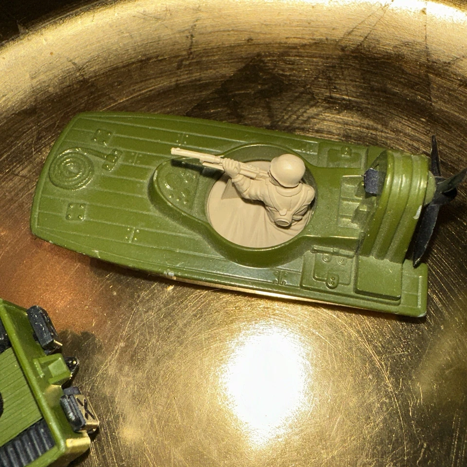 Matchbox Lesney 1976 No.38 Jeep, No 30 Swamp Rat, No 54 Personnel Carrier + 1 - Image 4 of 4