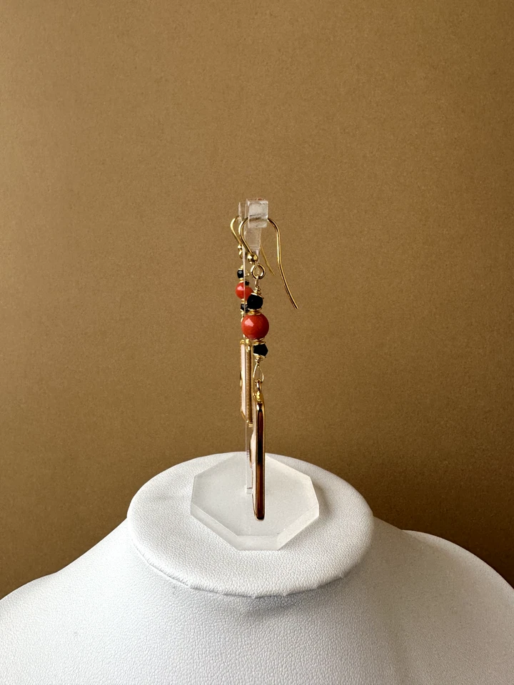 Orecchini in argento 925, vero corallo rosso mediterraneo e zamak laccato a mano - Immagine 3 di 4